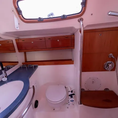 Solevento Sail Yacht Botel *